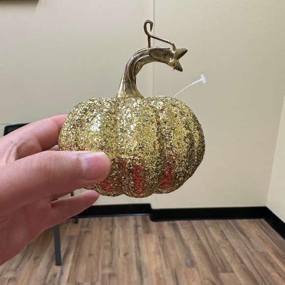 Pretty gold sparkling pumpkin 🎃 decor accent - Picture 7 of 10
